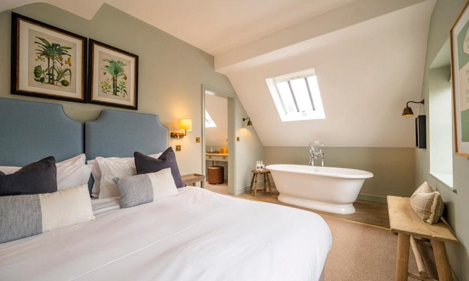 Henley Bed & Breakfast | The Bottle & Glass Inn - Book All 3 Rooms