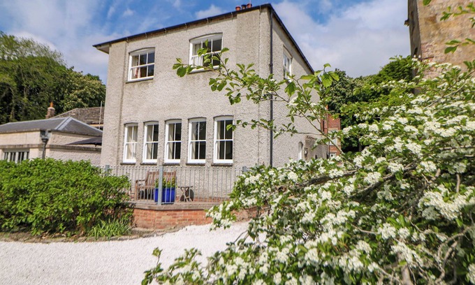 Hopton Cottage | THE CARD HOUSE, family friendly, character holiday cottage in Hopton