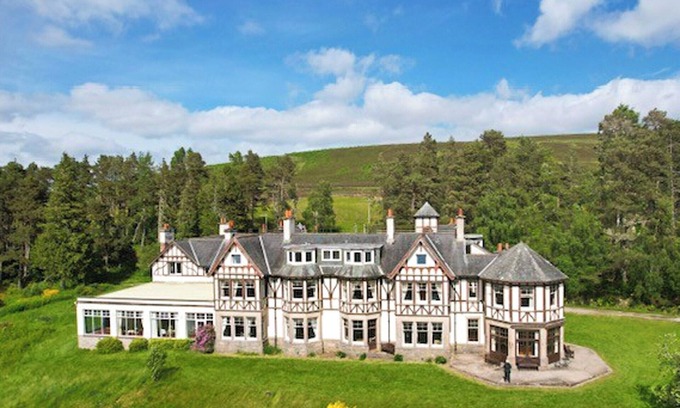 Lairg Cottage | The Carnegie Rooms at Aultnagar Lodge - UK48666