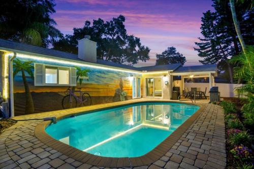 Palm Harbor House | The Cycling Mermaid Palm Harbor, Florida - Christmas & NYE AVAILABLE with Xmas Tree!