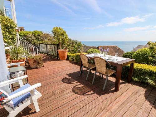 Ventnor Apartment | The Deck Studio