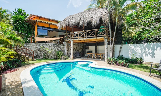 Tamanique House | THE GLASS HOUSE! beautifully decorated beach home in Atami!