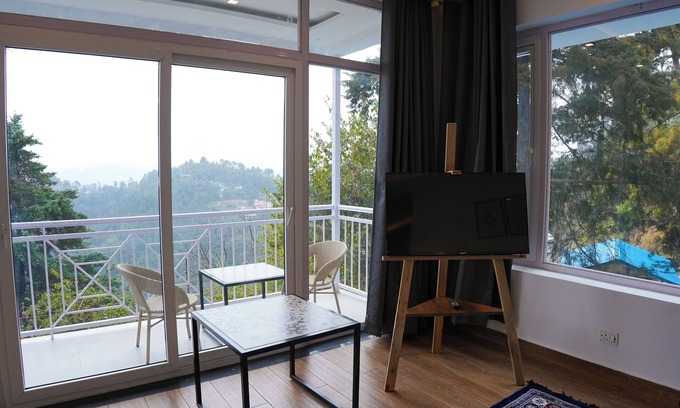 Nainital Resort | The Glass House Gethia
