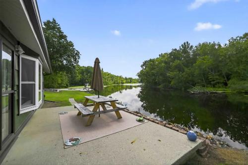 Onondaga House | The Grand Riverhouse