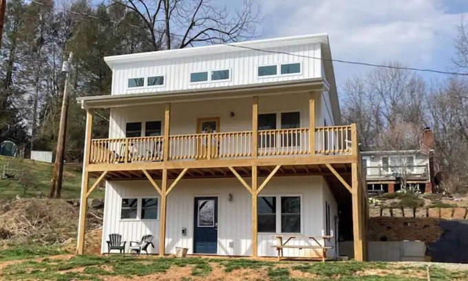 Waynesville House | The Hive Waynesville 1 mile to downtown