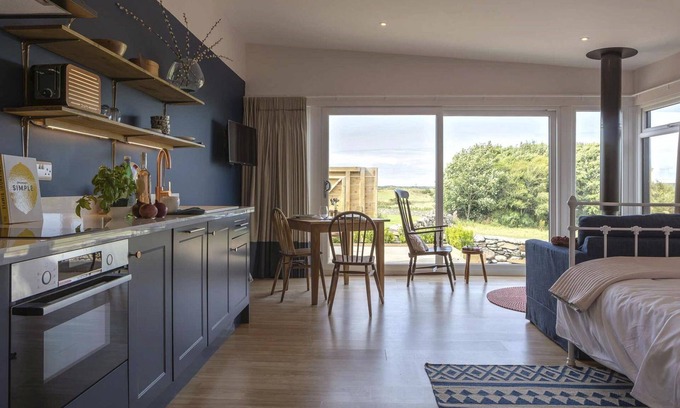 Rhosneigr Apartment | The Hoot : Quirky Pet-Friendly Studio Near Rhosneigr | Managed by Anglesey Holiday Lettings