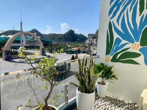 Cat Hai Hostel | The Little Leaf Hostel - Restaurant and Rooftop Bar
