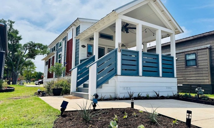 Austin House | The Little Lonestar | Pool & Hot Tub