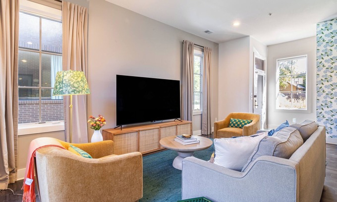 Germantown Apartment | The Magnolia #3 by AvantStay | Minutes to Downtown