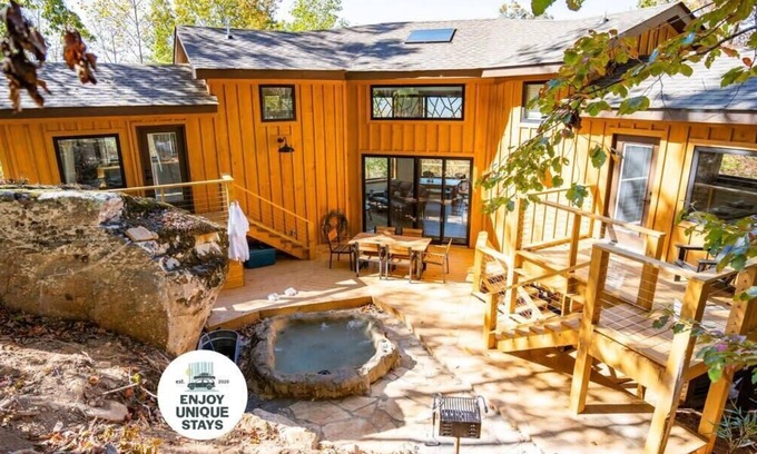 Wildwood House | The Mighty Sycamore Treehouse at Treetop Escapes!