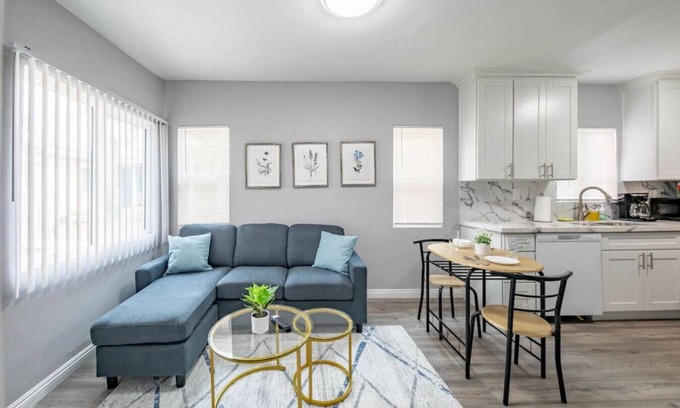 Central San Pedro House | The Modern Bungalow on 9th