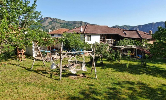 Madzharovo House | The Old Nest