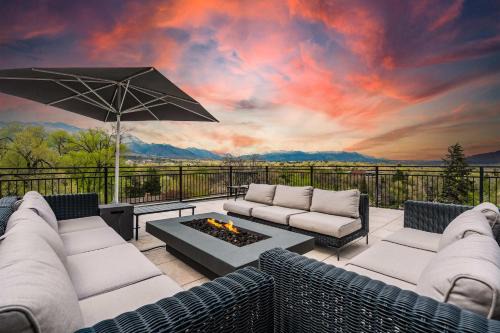 Broadmoor House | The Overlook Luxury Rooftop Retreat by Broadmoor