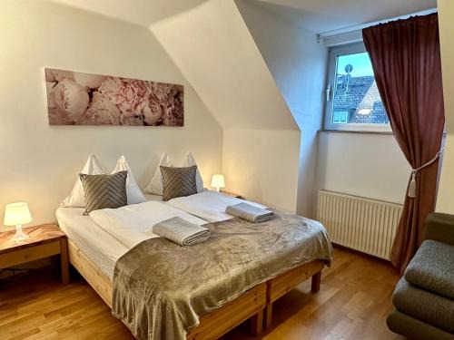 Taxham House | The Peaceful Garden Family Stay with Free Parking