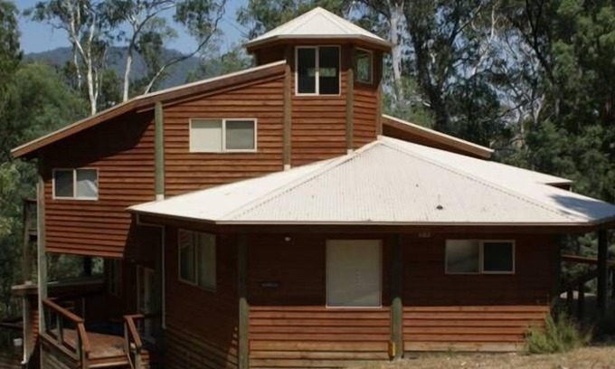 Sawmill Settlement House | The Polehouse - Close to Mt Buller entry gates