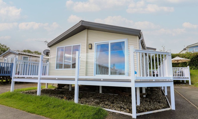 New Quay Cottage | THE POTTING SHED, family friendly, with a garden in New Quay