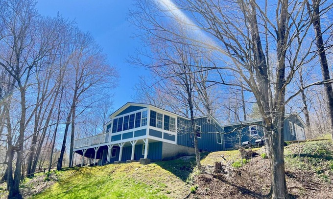 West Arlington House | The Riverside Treehouse