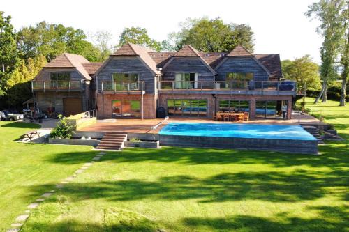 Hayling Island House | The Shallows by inspirestays-com