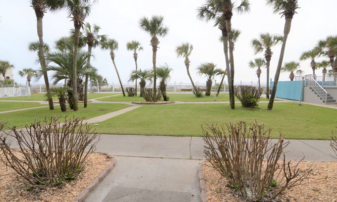 Bel Air Condo | The Summit PCB 127 * 1 Bed, 1.5 Bath 1st floor * Remodeled & Near HOT TUBS