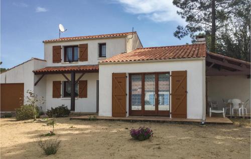 La Tranche-sur-Mer House | Three-Bedroom Holiday Home In La Tranche Sur Mer