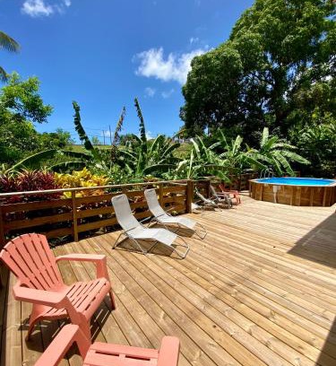 Sainte-Anne Apartment | Ti family nature gite studio location de vacances Guadeloupe - Bas de villa - Piscine partagée