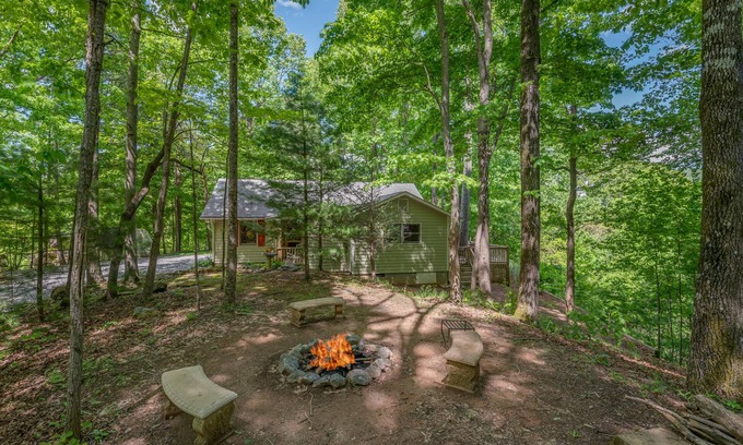 Piney Mountain House | Tiger Pause | Escape to a Cozy Cottage Tucked in the Mountains