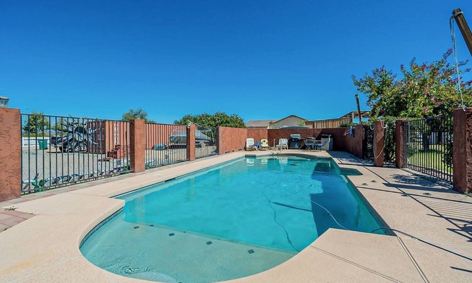 San Tan Valley Apartment | Tiny Cowboy Stay-Pool/Horse Stall/BBQ