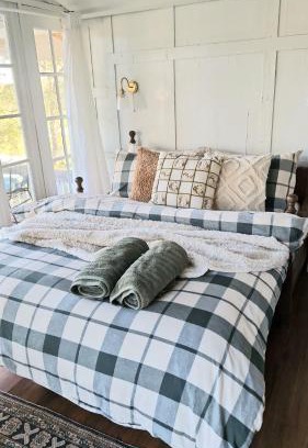 Ocean View House | Tiny home mountain view
