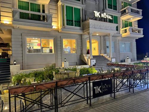 Al Mamsha El Seyahi Hotel | TK Royal & Spa