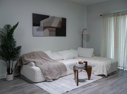 Hunter's Point Apartment | Townhome in North Austin