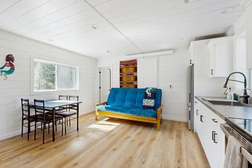 Aspen Springs House | Trails & Tranquility