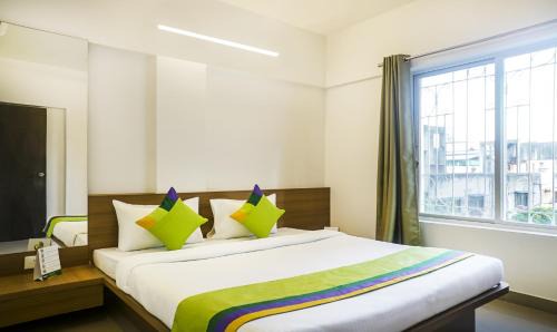 Pune Hotel | Treebo Luxe Suite, Shivaji Nagar