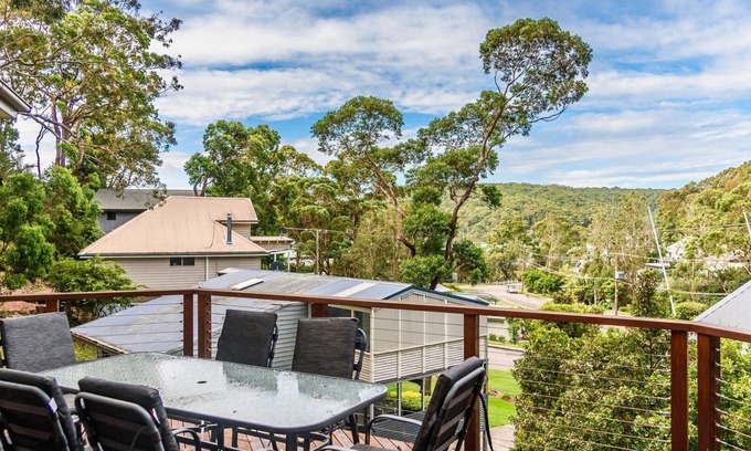 Hardys Bay House | Treetops on the Bay by HolidayCo.