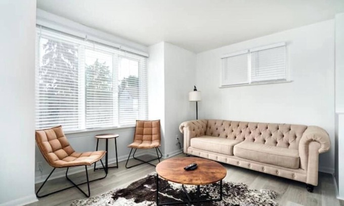 Walkerville Apartment | Trendy 3 BedRoom Perfect for Long Stays! ! !