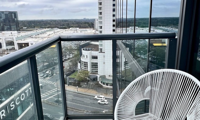 Lenox Apartment | Trendy high-rise in heart of buckhead!
