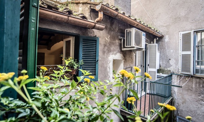 Rione II Trevi Apartment | Trevi Fountain Apartment