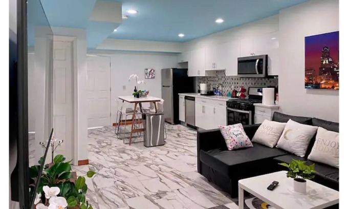 Society Hill Apartment | True Philly Experience