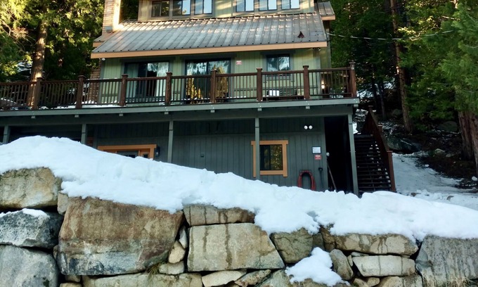 Strawberry Cabin | Tucked Away Cabin w/Amazing Views and Pool Table