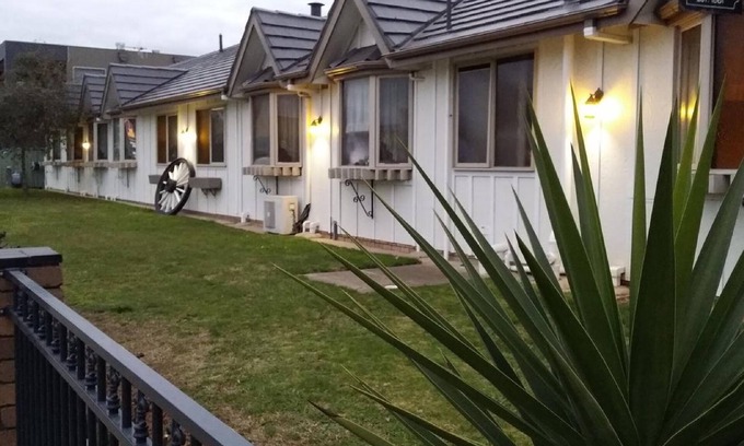 Shepparton Hotel | Tudor House Motel