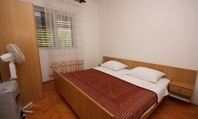Grebastica Apartment | Two bedroom apartment with terrace and sea view Grebaštica, Šibenik (A-6103-b)