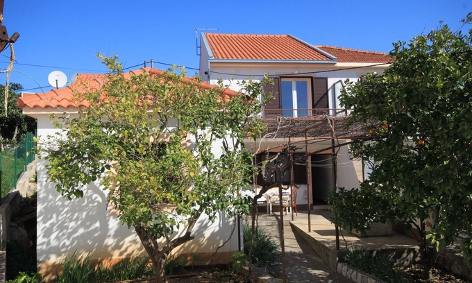 Slatine Apartment | Two bedroom apartment with balcony and sea view Slatine, Čiovo (A-8658-a)