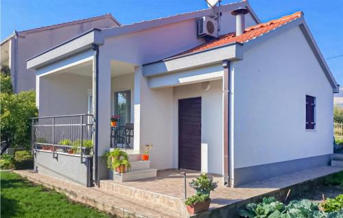 Kastel Novi House | Two-Bedroom Holiday Home In Kastel Novi