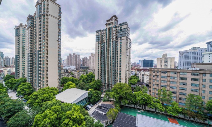 Xujiahui Bed & Breakfast | Tyms Family 2BR 1BA Apt Xujiahui Center