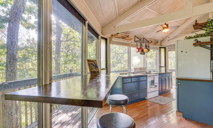 Village of Four Seasons Cottage | Unique Treehouse Hideaway Near Lake of the Ozarks