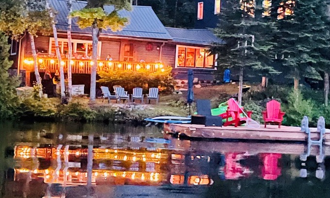Highlands East Cottage | Updated historic log cabin on the lake, w/amenities enough for 2 families