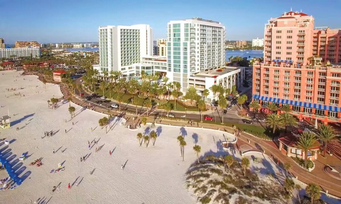 Clearwater Beach Apartment | Upscale 2 BR Presidential Suite sleeps up to 8 ppl on the beach in Clearwater FL