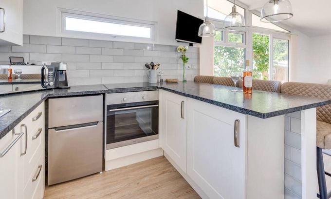 Mumbles Ski Chalet | Valleyview in the beautiful Swansea