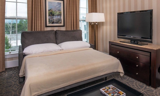 Manchester Hotel | Vermont Resort Stay with Pool, Spa, Golf, and Village Access