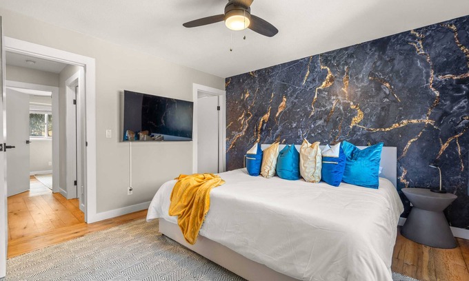 East Kootenay House | Vibrant In The Valley | 4 Bedroom Getaway | Arcade