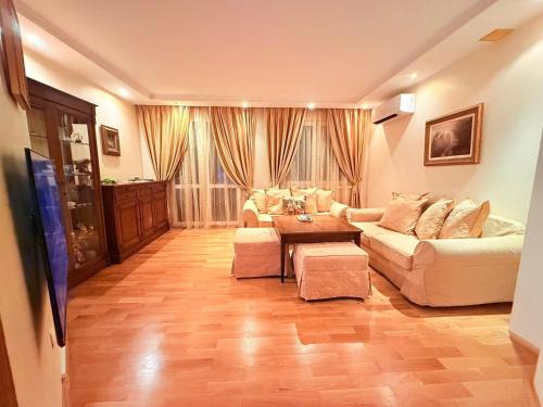 Burgas Center Apartment | Victoria- две спални делукс до Морската градина и центъра